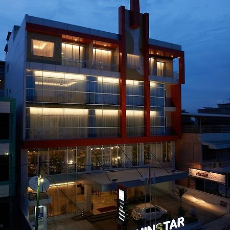 Winstar Hotel Pekanbaru Esterno foto