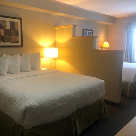 Travelodge By Wyndham Fort Mcmurray Esterno foto