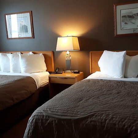 Canway Inn & Suites Dauphin Esterno foto