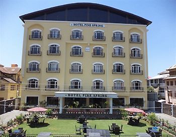 Hotel Pine Spring Wazir Bagh Srīnagar Esterno foto