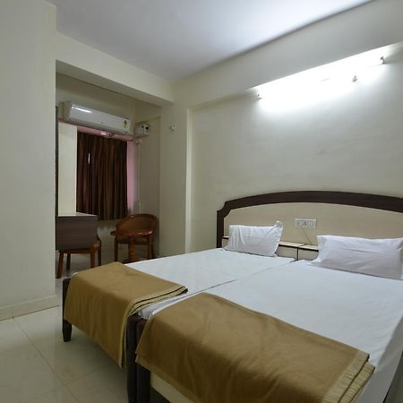 Hotel Maya Deluxe Hyderabad Esterno foto