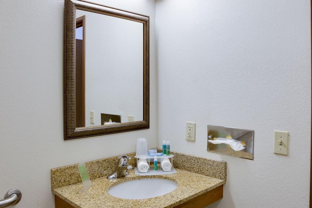 Holiday Inn Express Hotel & Suites - Dubuque West, An Ihg Hotel Esterno foto