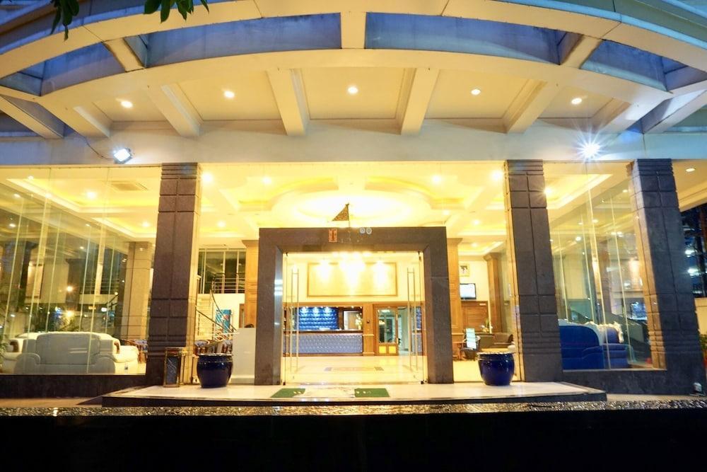 Miloft Sathorn Hotel - Sha Plus Certified Bangkok Esterno foto