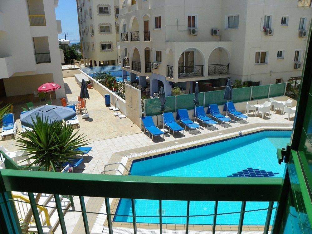 Sea N Lake View Hotel Apartments Larnaca Esterno foto