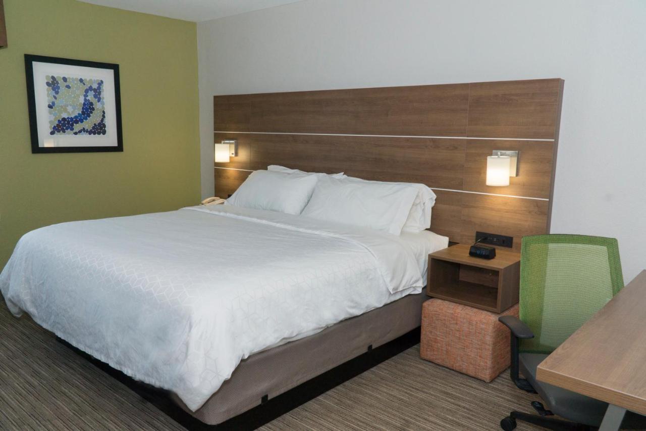 Holiday Inn Express Hotel & Suites Madison, An Ihg Hotel Esterno foto