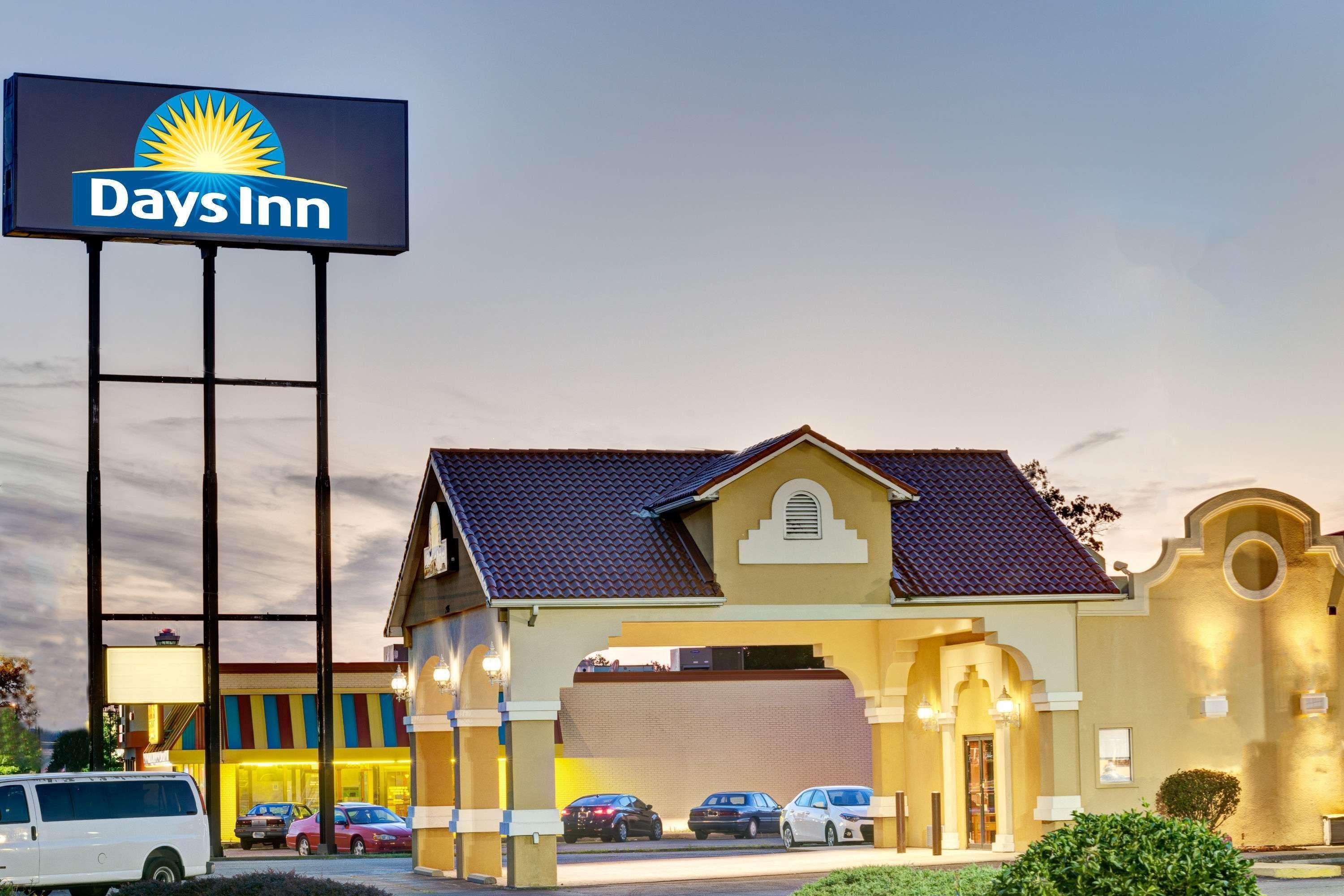 Days Inn By Wyndham Louisville Airport Fair And Expo Center Esterno foto
