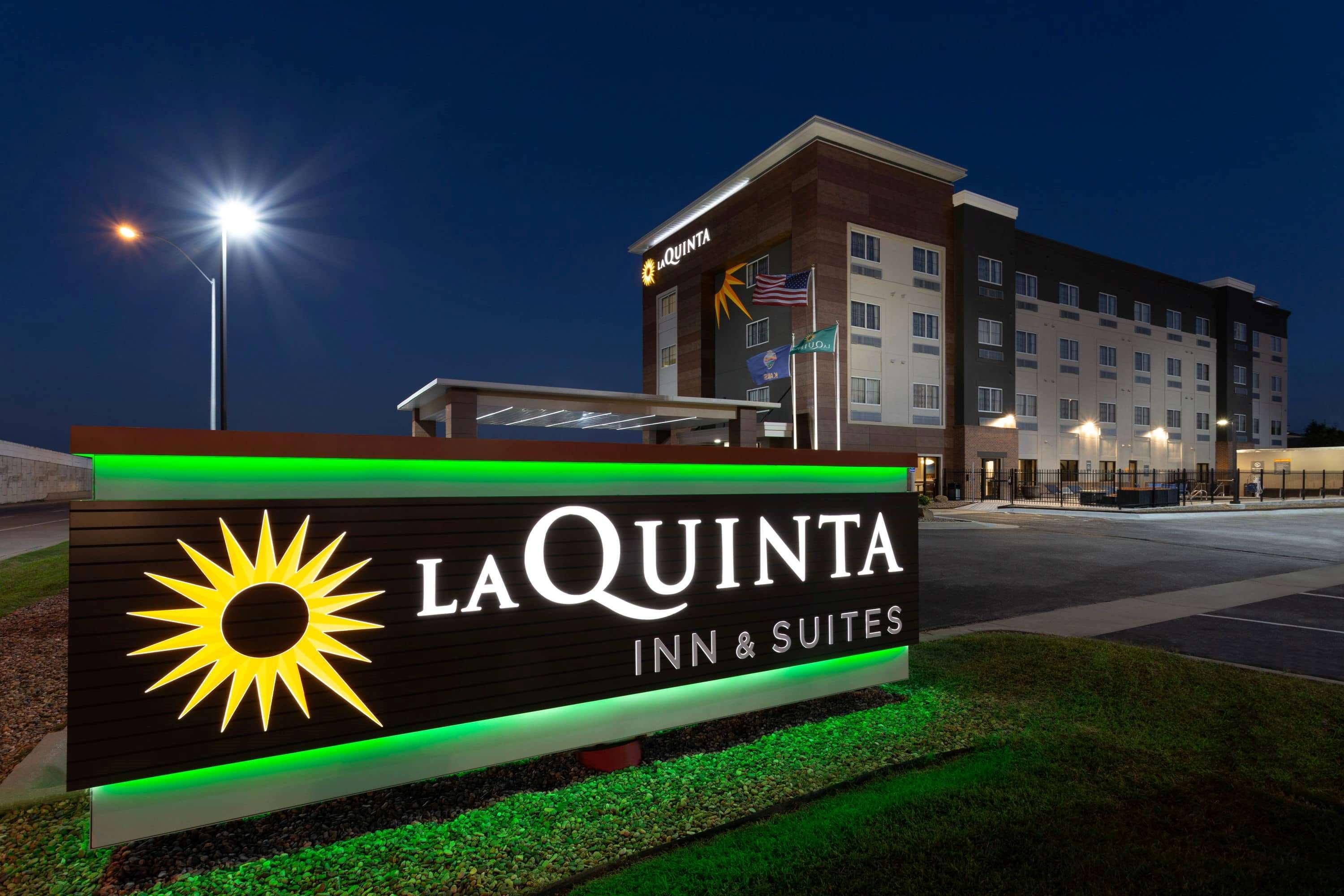 La Quinta By Wyndham Wichita Airport Hotel Esterno foto