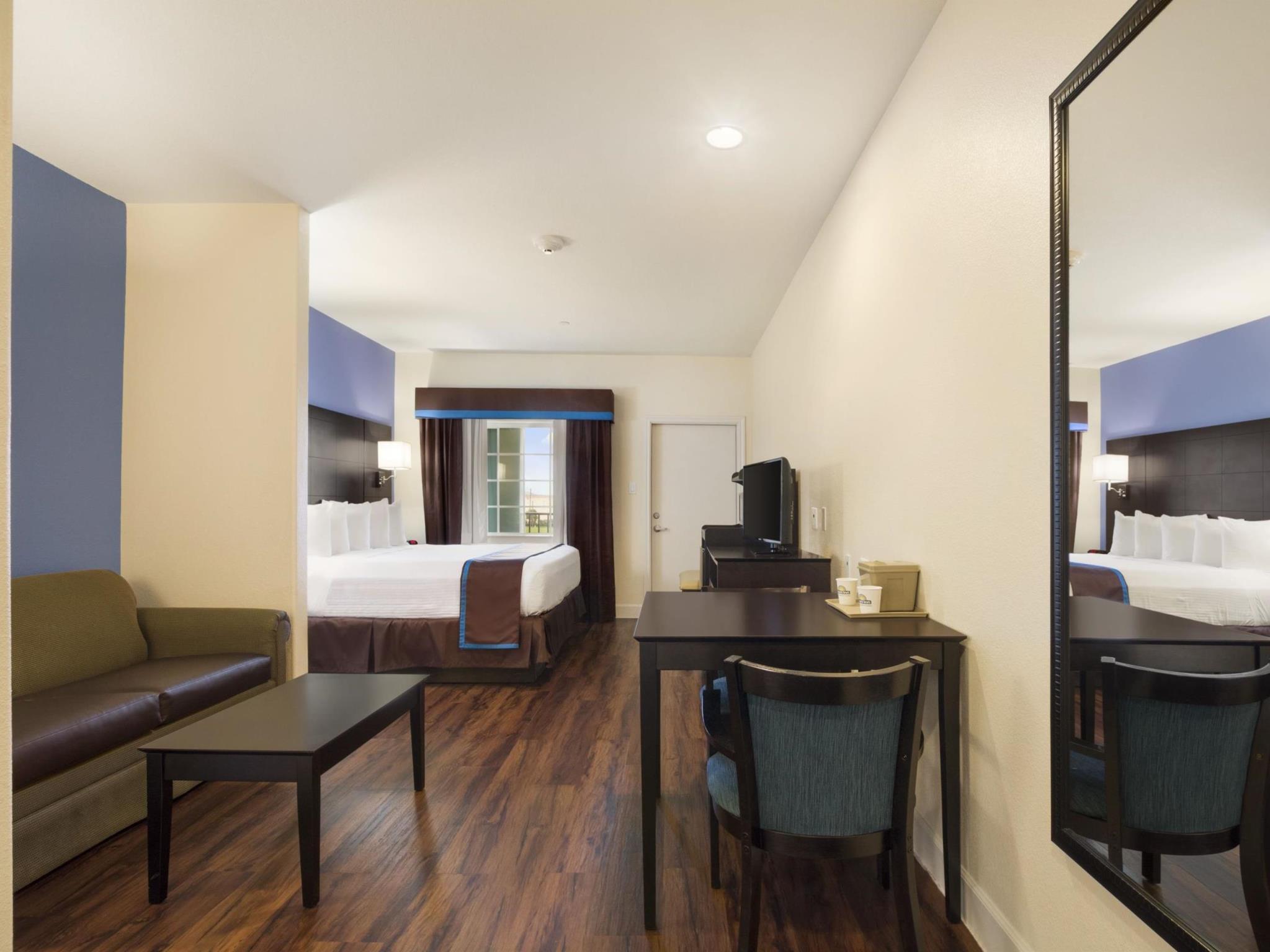 Days Inn & Suites By Wyndham Galveston West/Seawall Esterno foto
