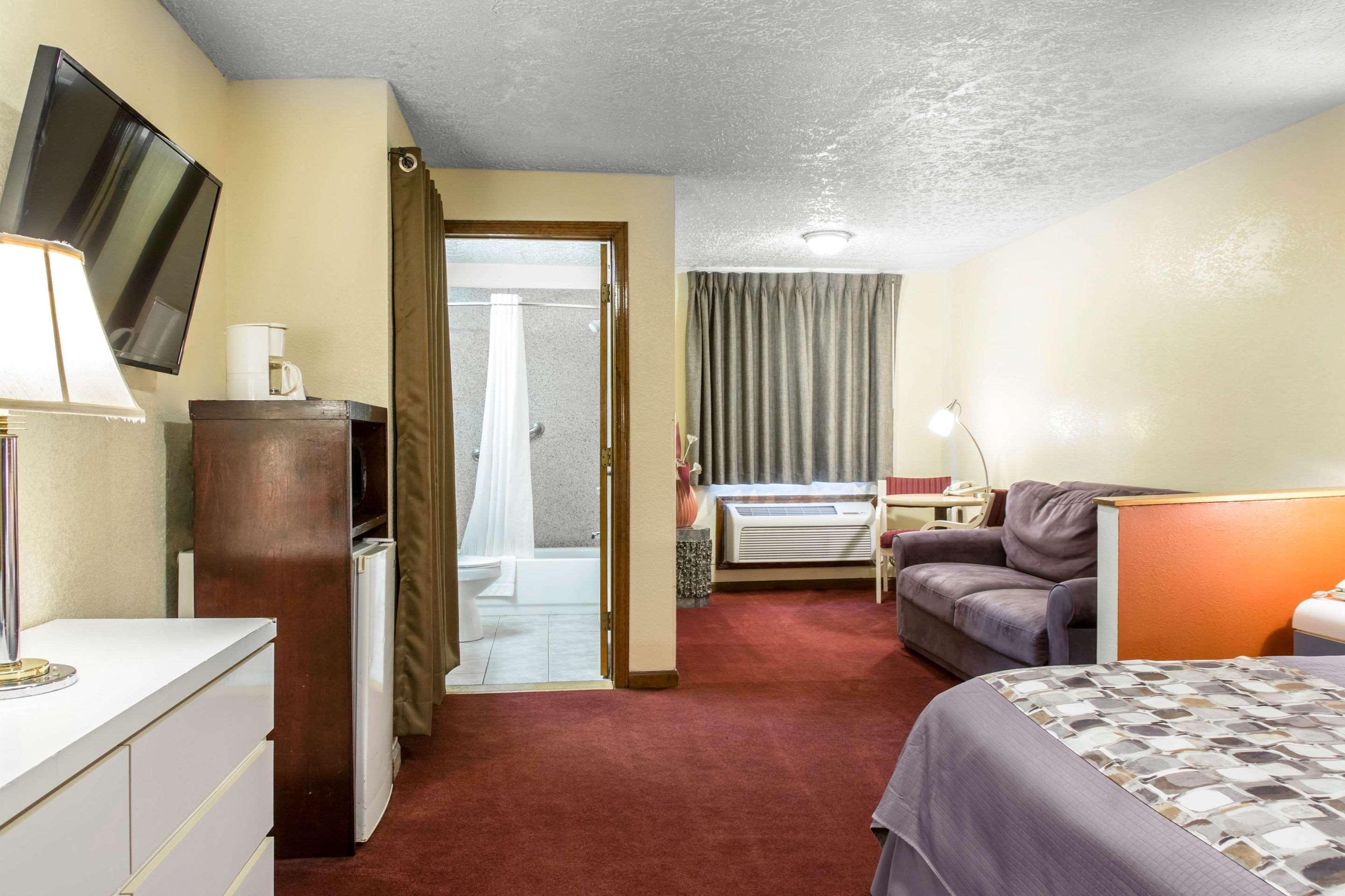 Rodeway Inn & Suites Branford - Guilford Esterno foto