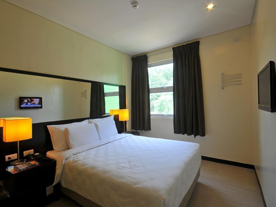 Go Hotels Bacolod Esterno foto