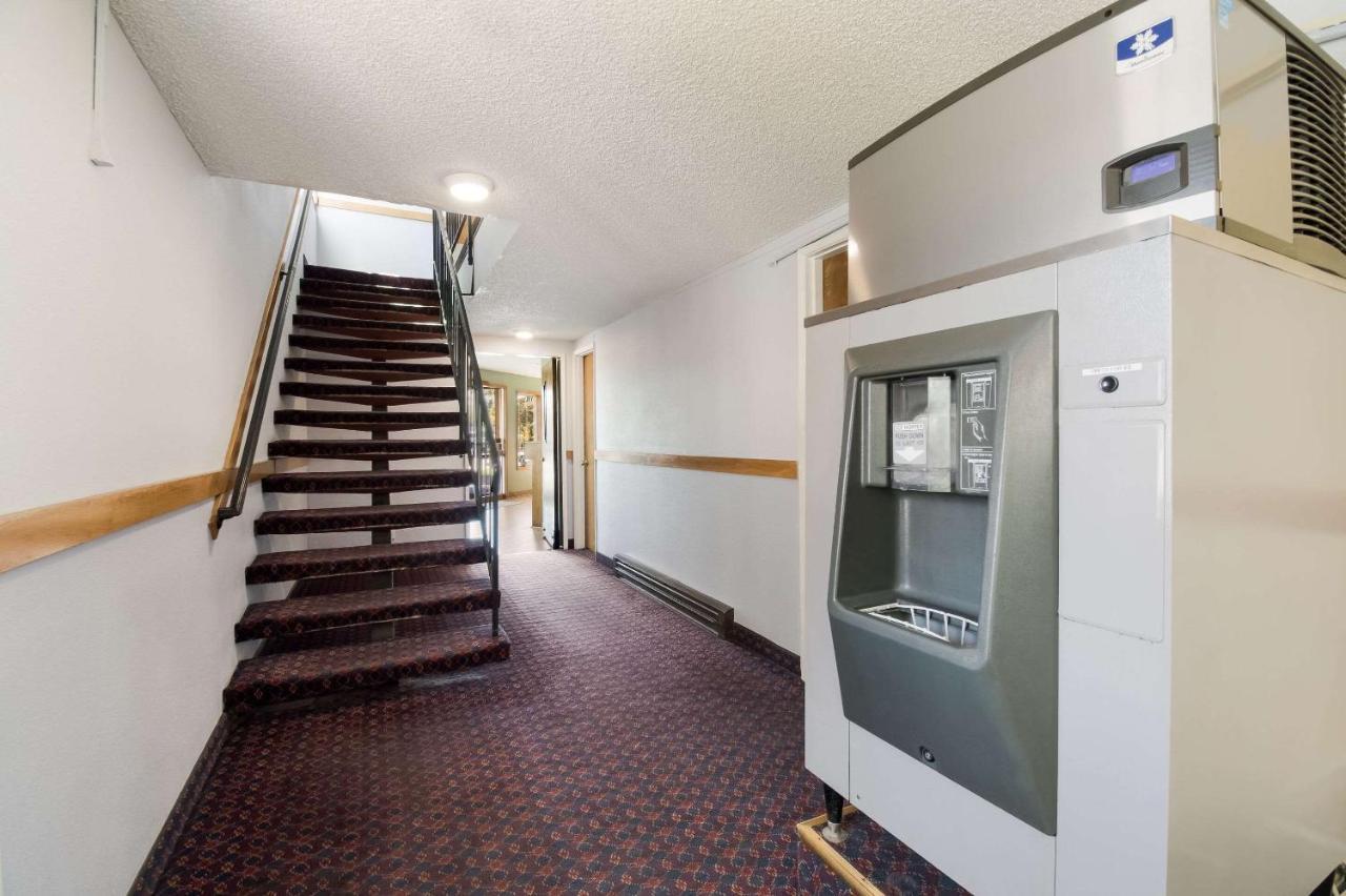 Rodeway Inn & Suites Hwy 217 & 26 W Portland Esterno foto