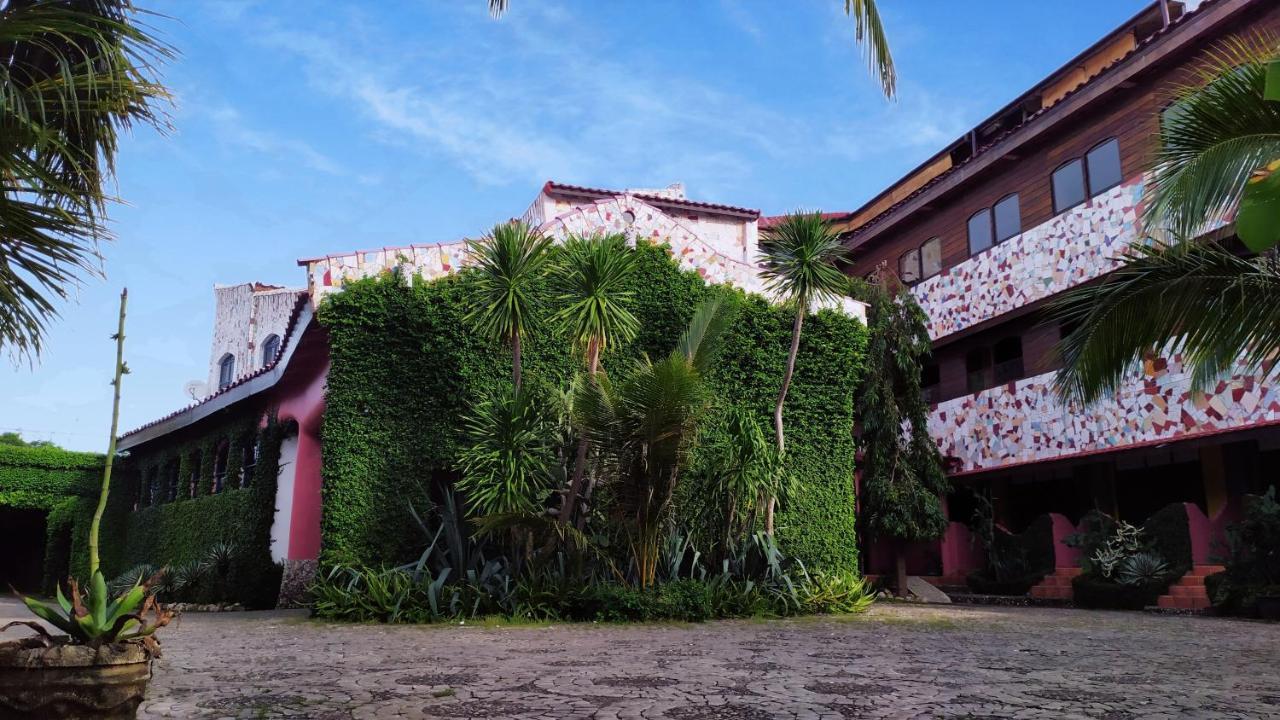 Hotel La Hasienda Kupang  Esterno foto