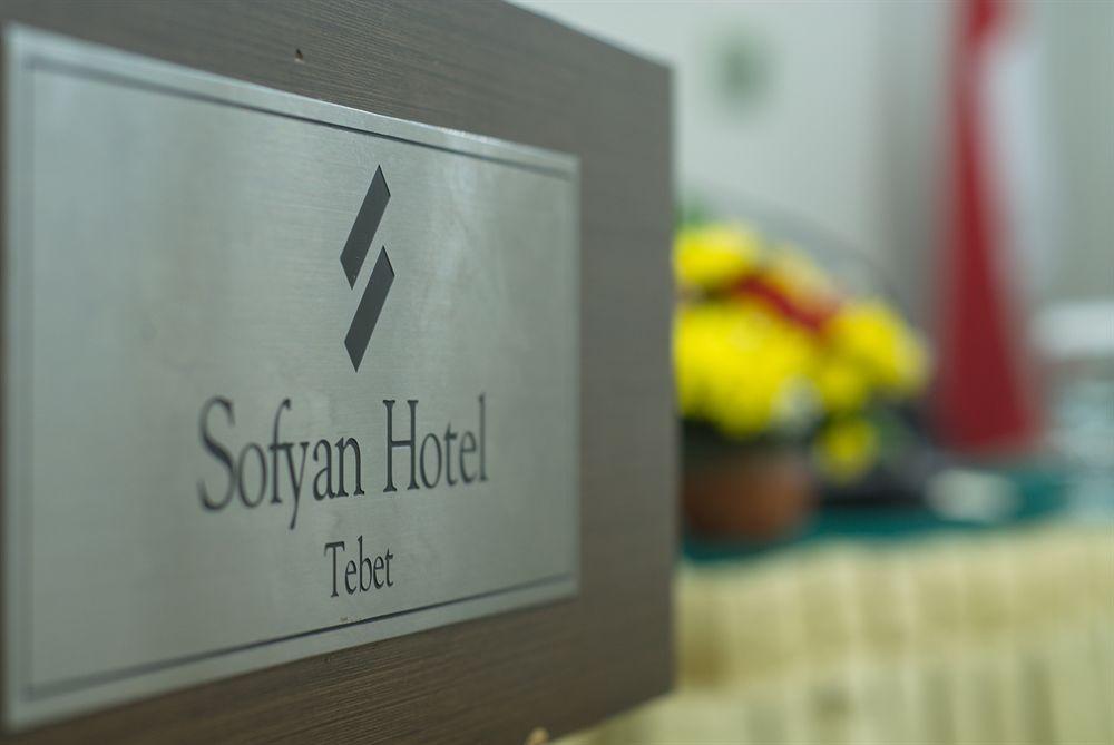 Sofyan Hotel Soepomo Giacarta Esterno foto