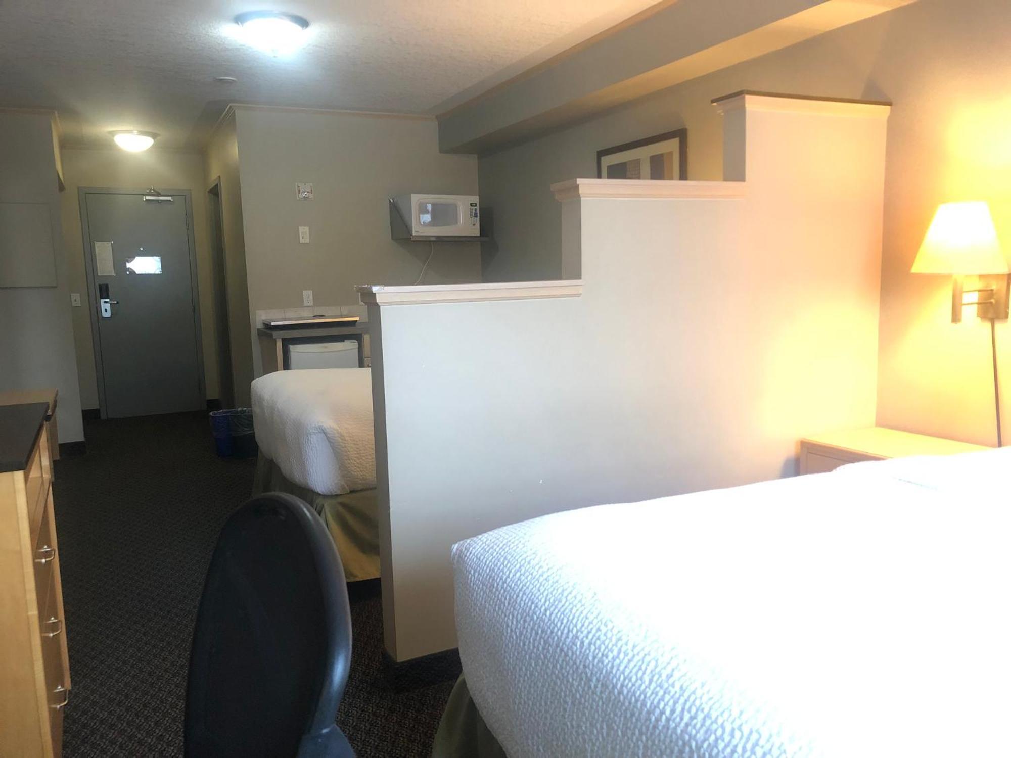 Travelodge By Wyndham Fort Mcmurray Esterno foto