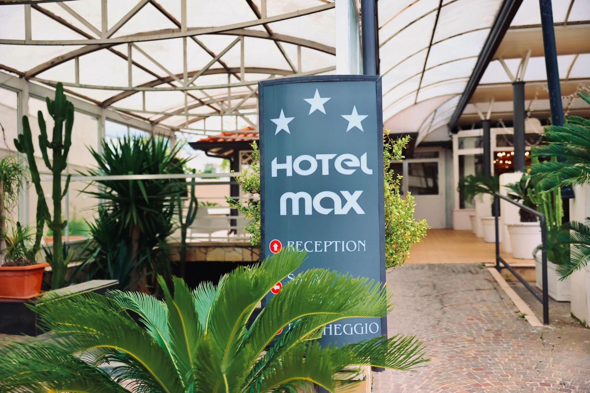 Hotel Max Aversa Esterno foto