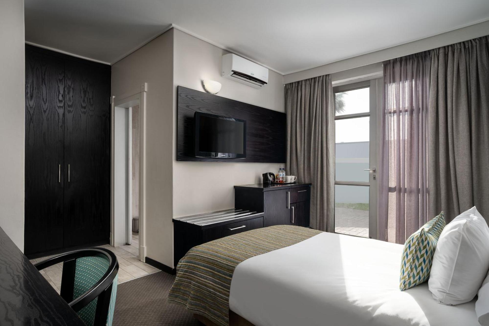 Protea Hotel By Marriott Walvis Bay Indongo Esterno foto