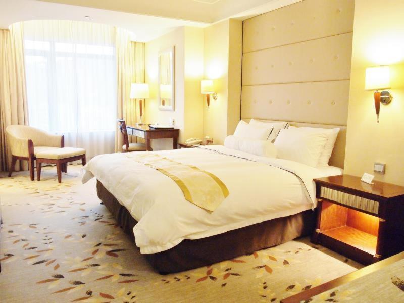 Hotel Golden Dragon Macao Esterno foto