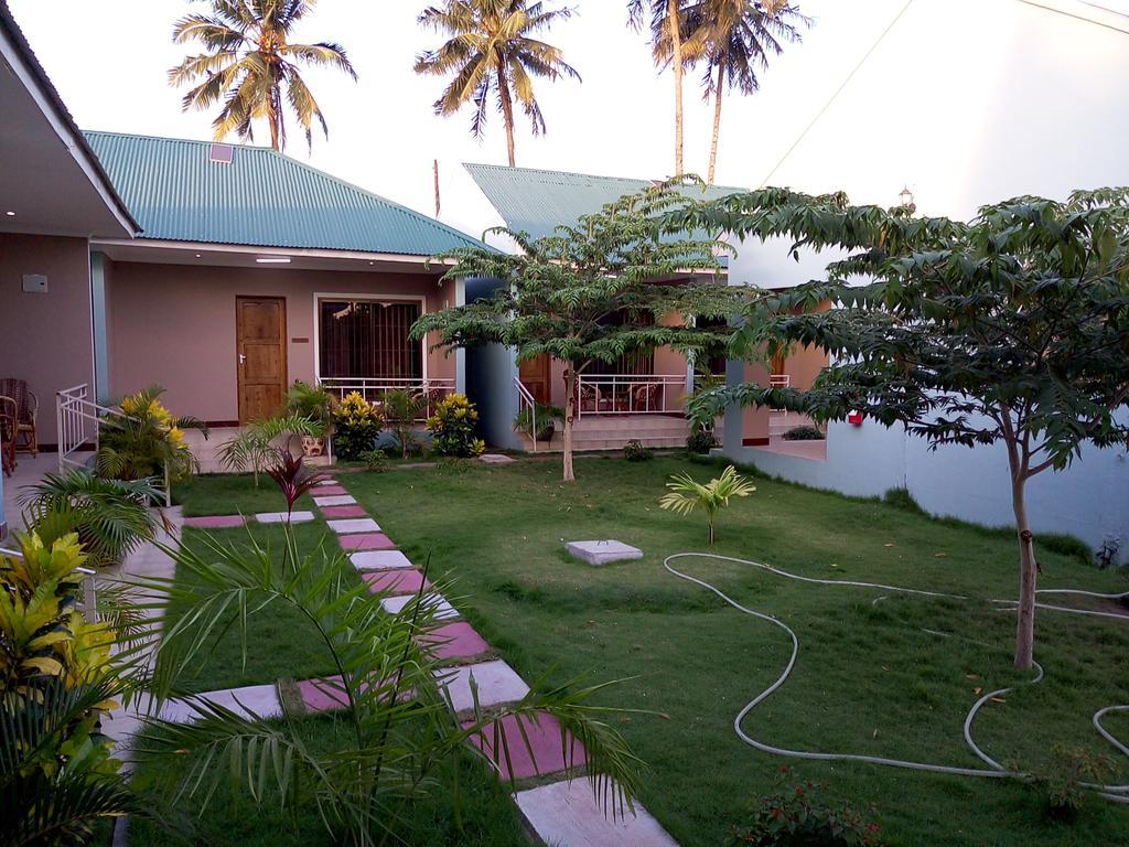 Mara Courtyard Lodge Dar es Salaam Esterno foto