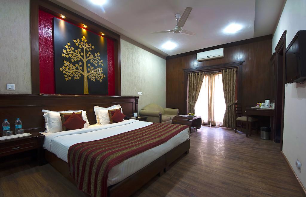 Siris 18 Hotel Gurgaon Esterno foto