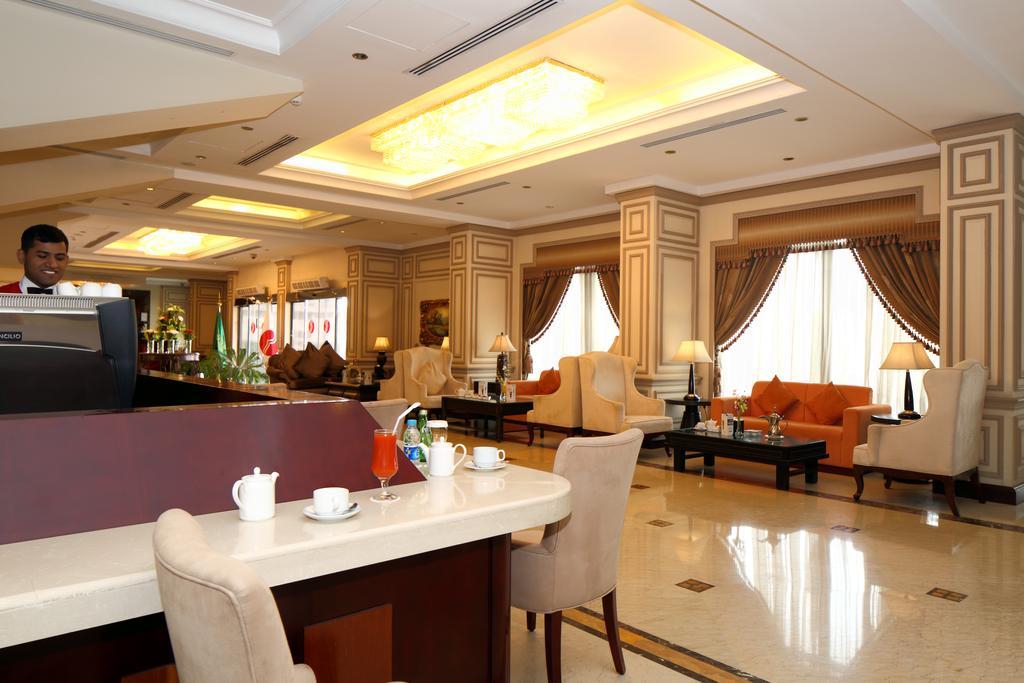 Ramada By Wyndham Hotel Ar Riyad Esterno foto