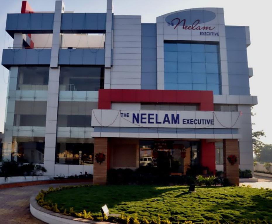 Neelam Executive Hotel Pune Esterno foto