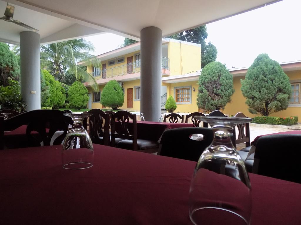 Hotel Los Pinos Managua Esterno foto