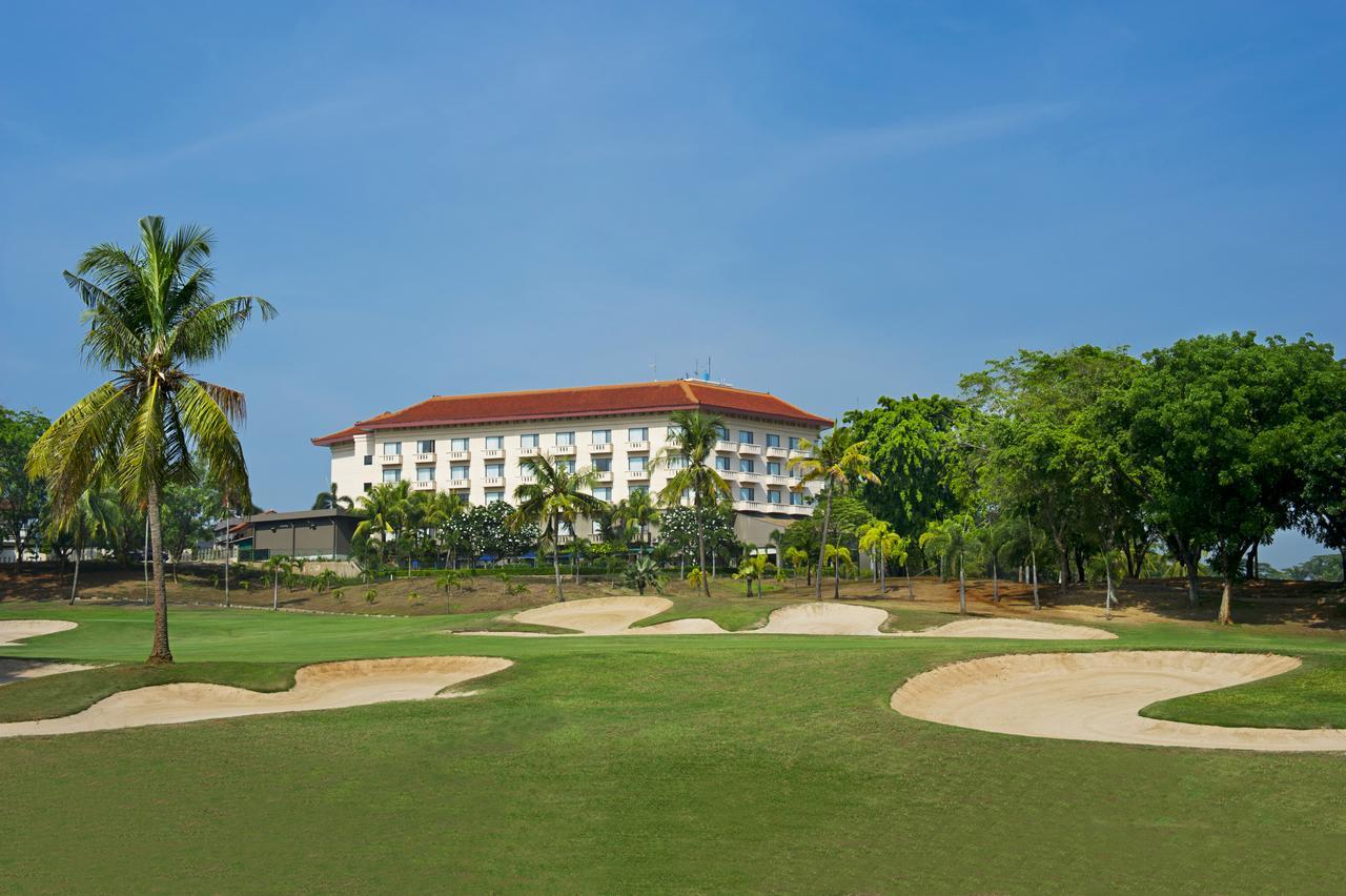Puri Kiic Golf View Hotel Karawang Esterno foto