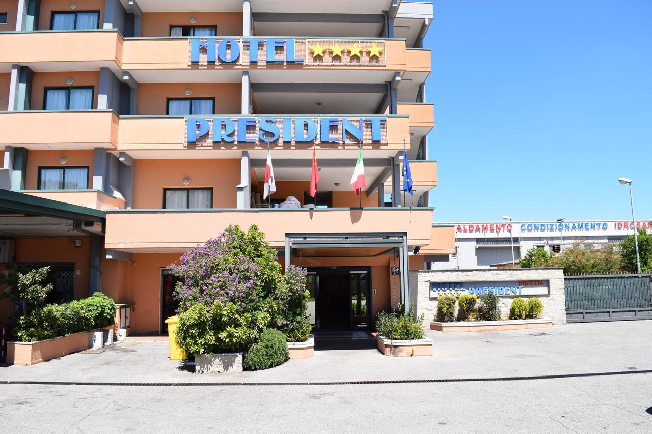 Hotel President Pomezia Esterno foto