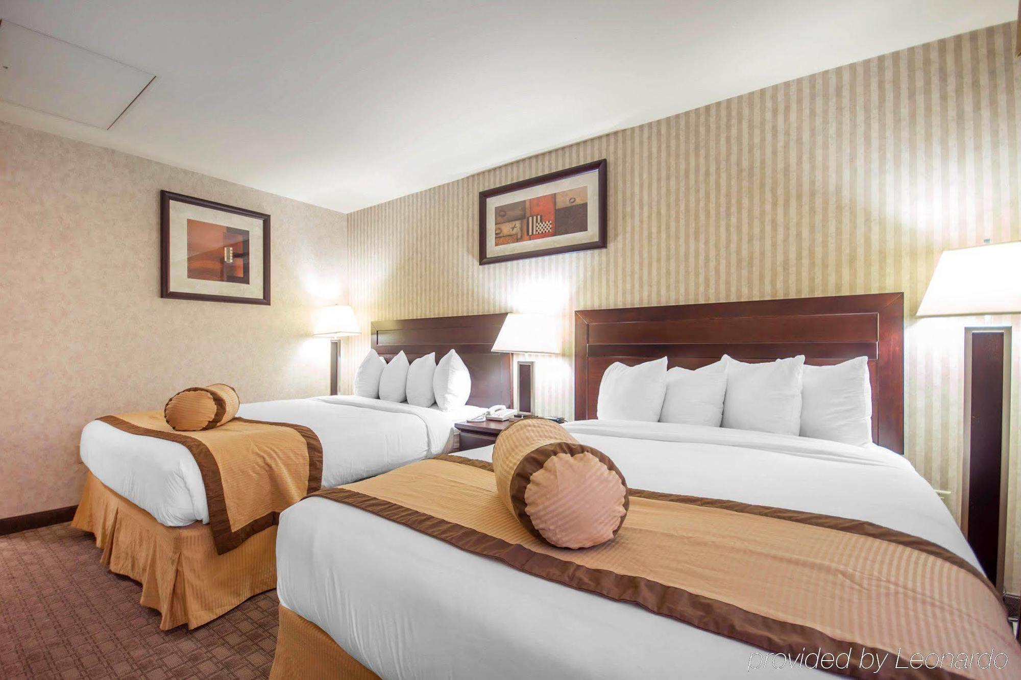 Quality Hotel & Suites Langley Esterno foto