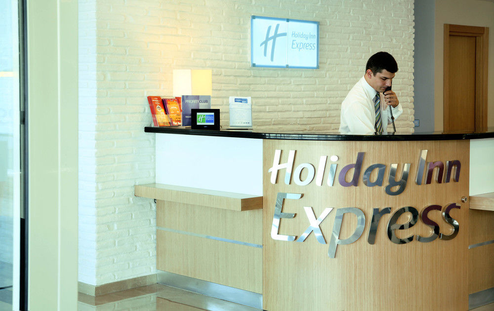 Holiday Inn Express Istanbul-Altunizade, An Ihg Hotel Esterno foto