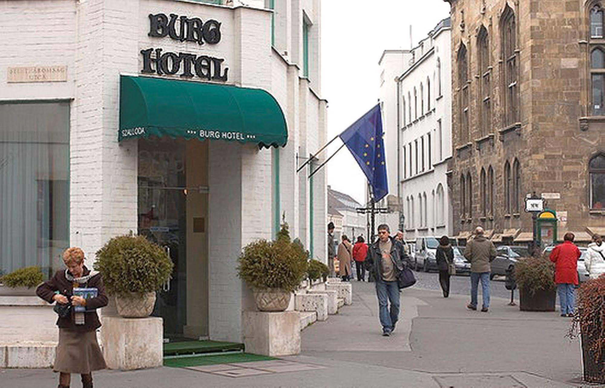 Burg Hotel Budapest Esterno foto