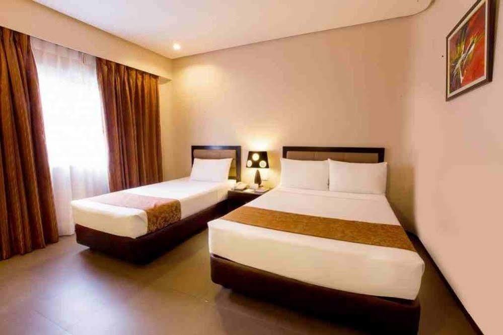 N Hotel Cagayan de Oro Esterno foto