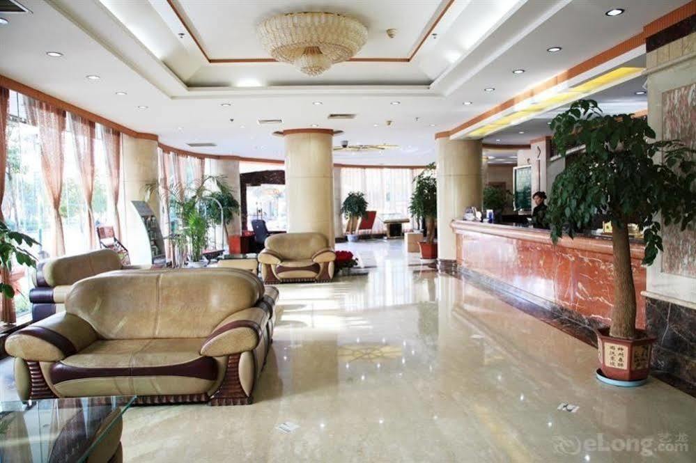 Kunming Jinggu Hotel Esterno foto