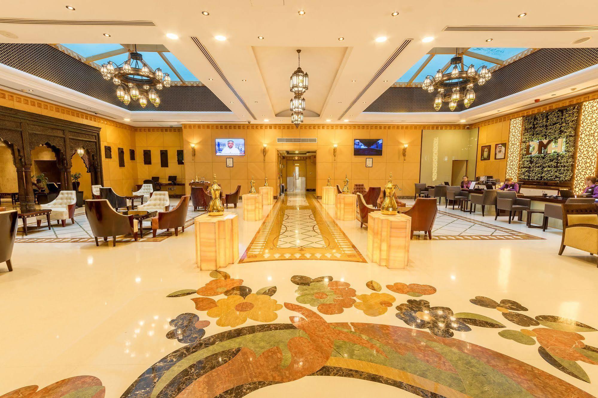 Lotus Downtown Metro Hotel Apartments Dubai Esterno foto