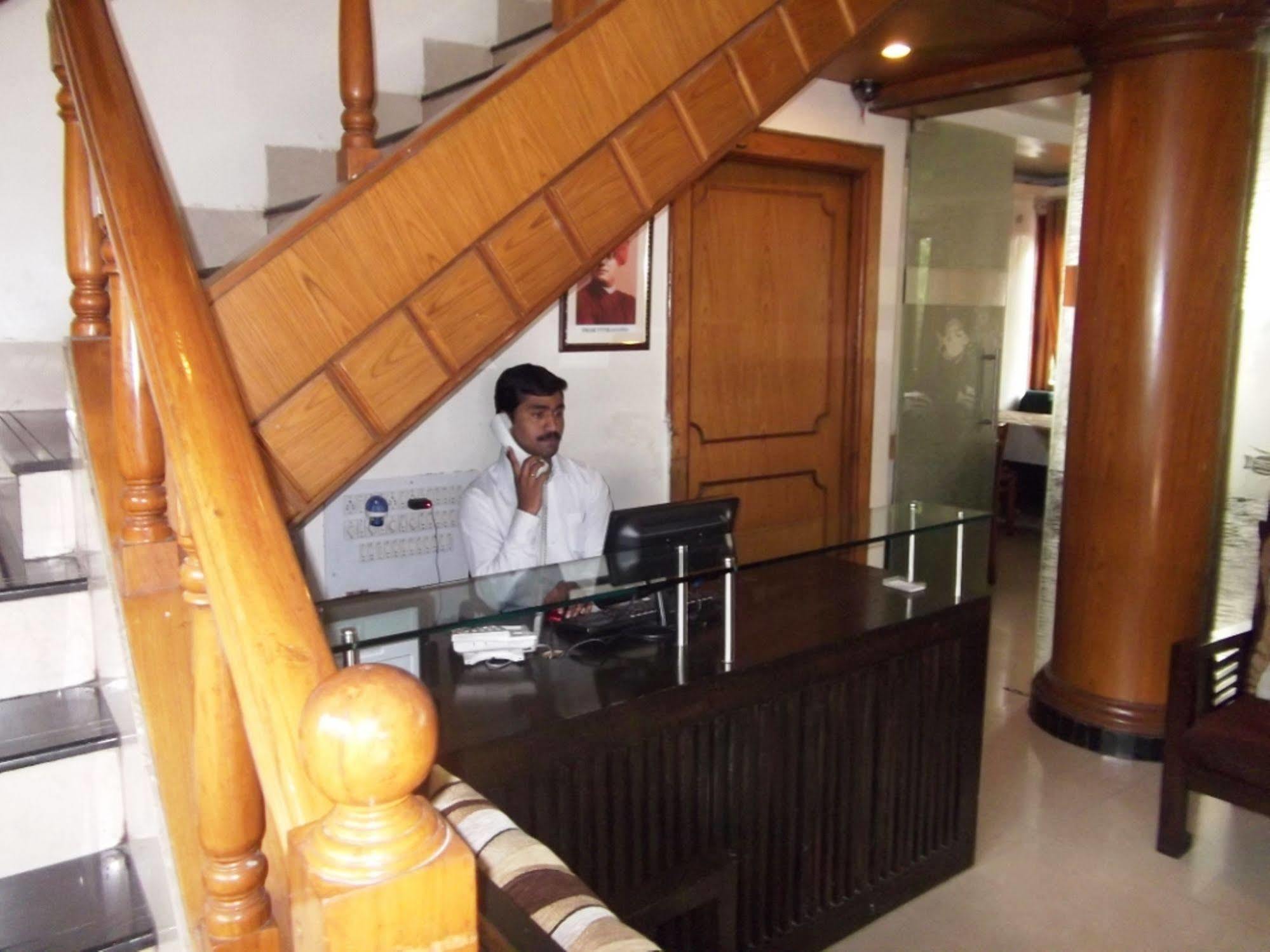 Hotel Coconut Grove Pune Esterno foto