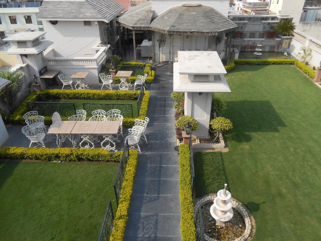 Hotel Pradeep Varanasi Esterno foto