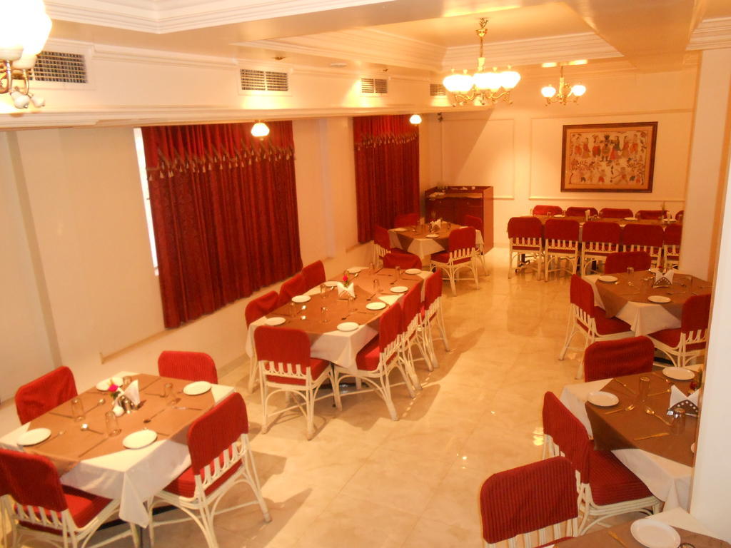 Hotel Pradeep Varanasi Esterno foto