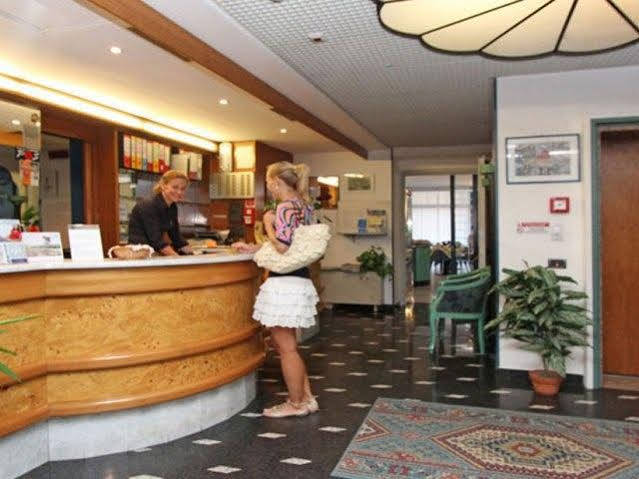 Prince Hotel Riva del Garda Esterno foto