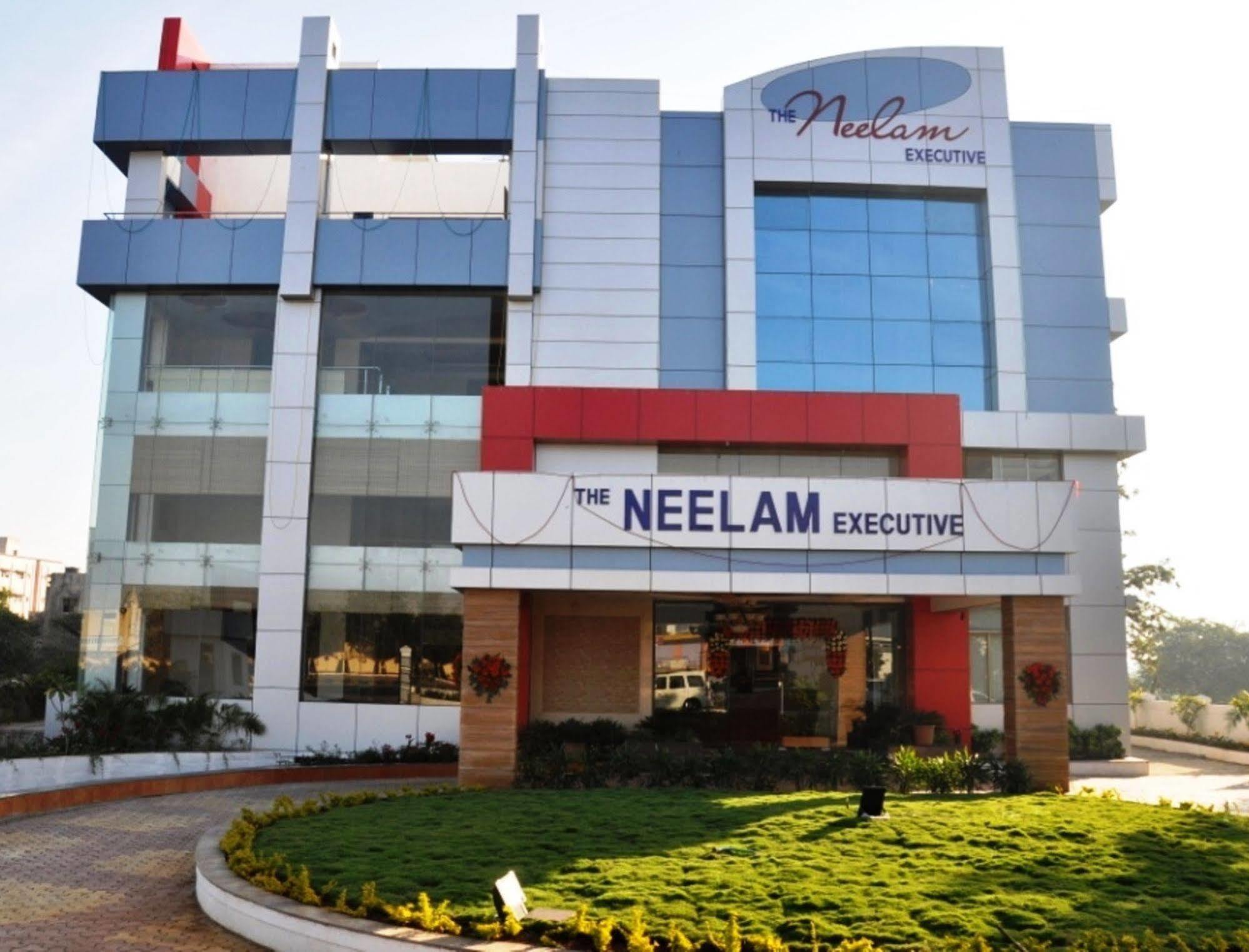 Neelam Executive Hotel Pune Esterno foto