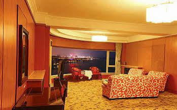 Dong Hai Hotel Qingdao Esterno foto