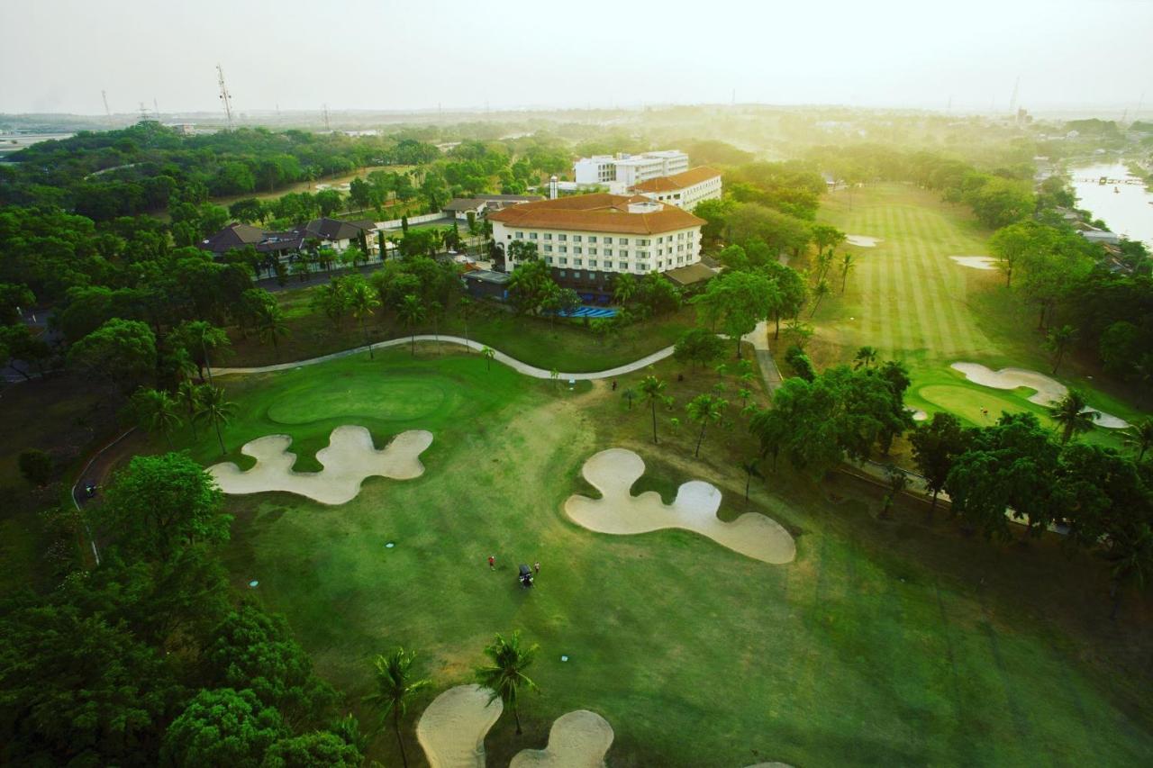 Puri Kiic Golf View Hotel Karawang Esterno foto