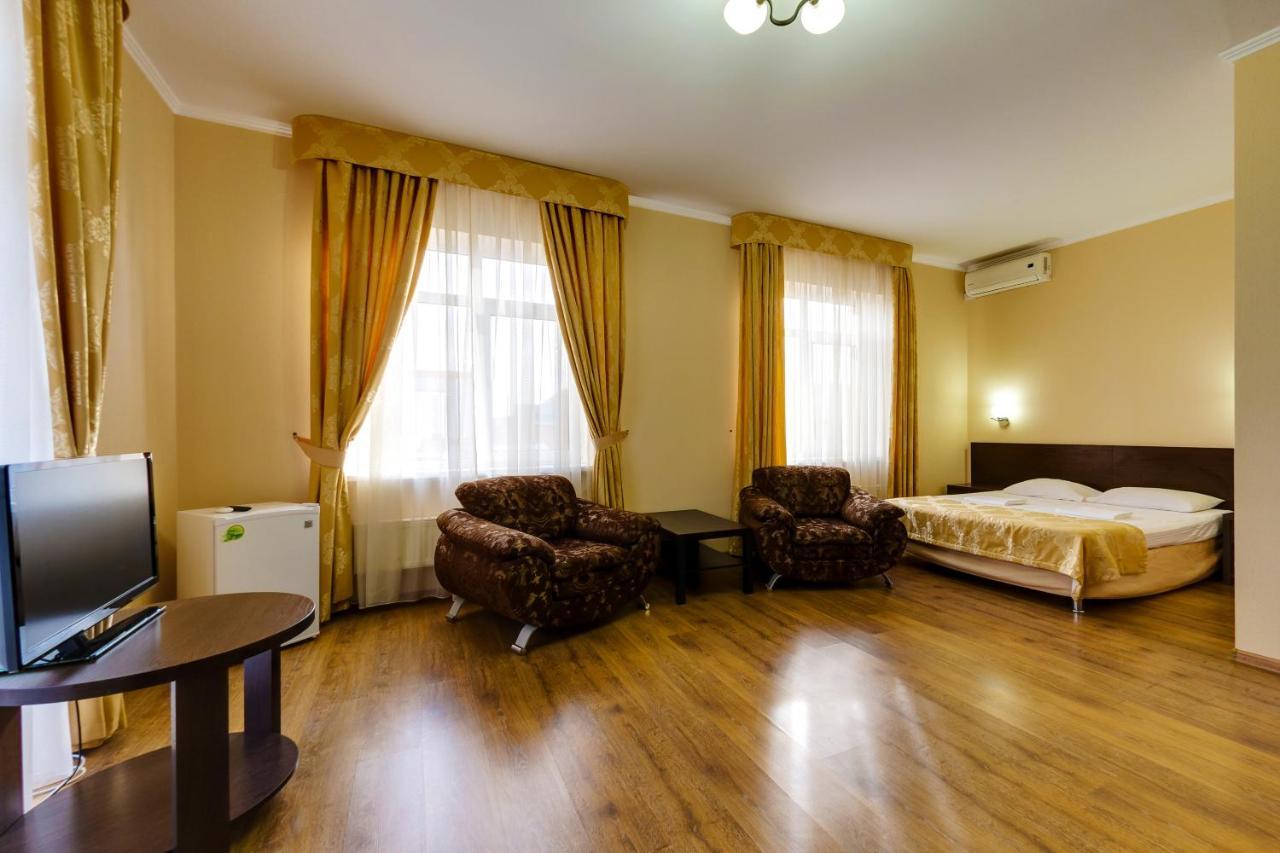 Hotel Zapadniy Krasnodar Esterno foto
