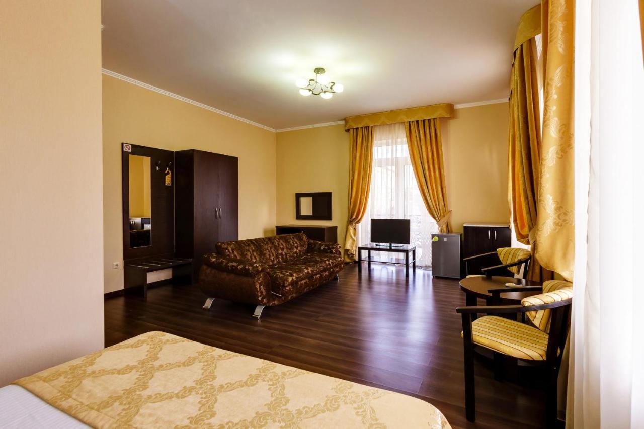 Hotel Zapadniy Krasnodar Esterno foto