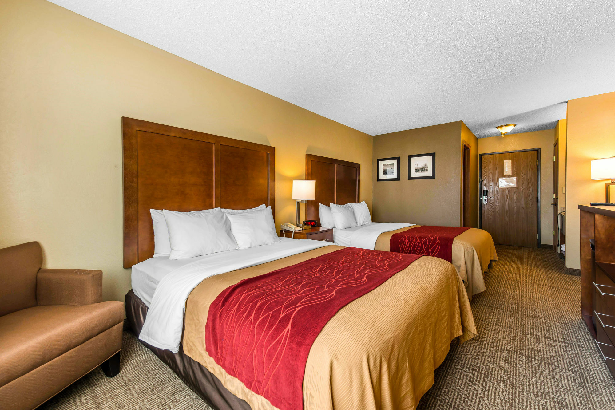 Comfort Inn & Suites Hays I-70 Esterno foto