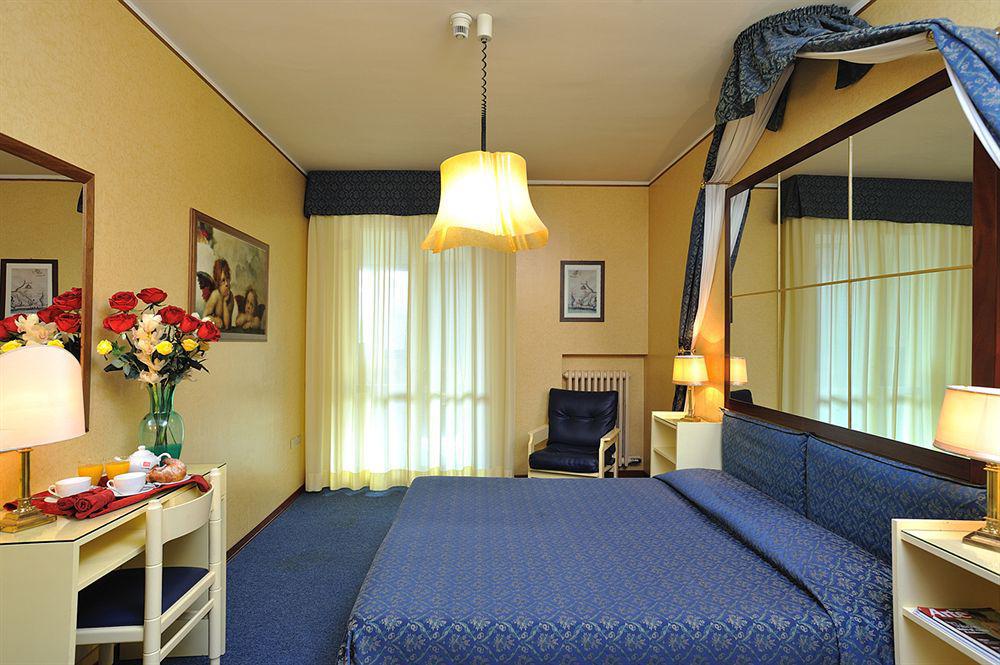 Hotel & Residence Dei Duchi Urbino Esterno foto