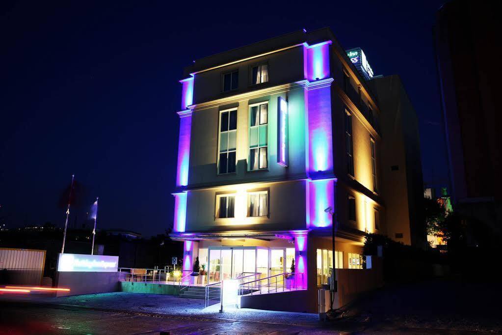 Holiday Inn Express Istanbul-Altunizade, An Ihg Hotel Esterno foto