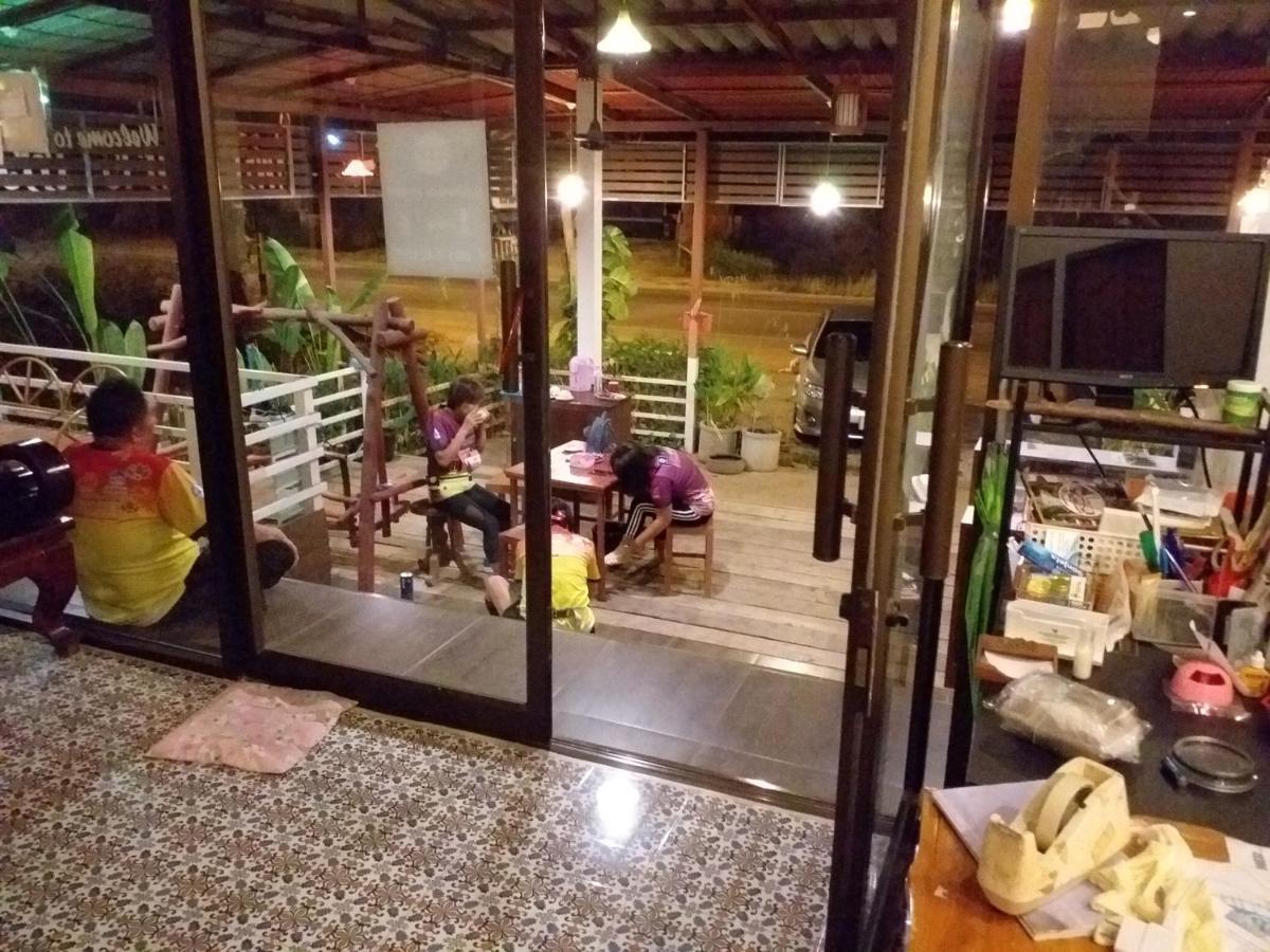 Sukhothai Hostel Esterno foto